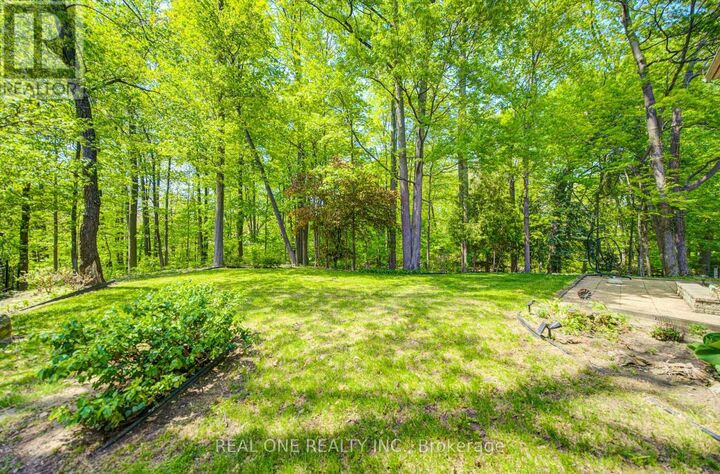 Property Photo:  1439 Ballyclare Drive  ON L5C 1J4 