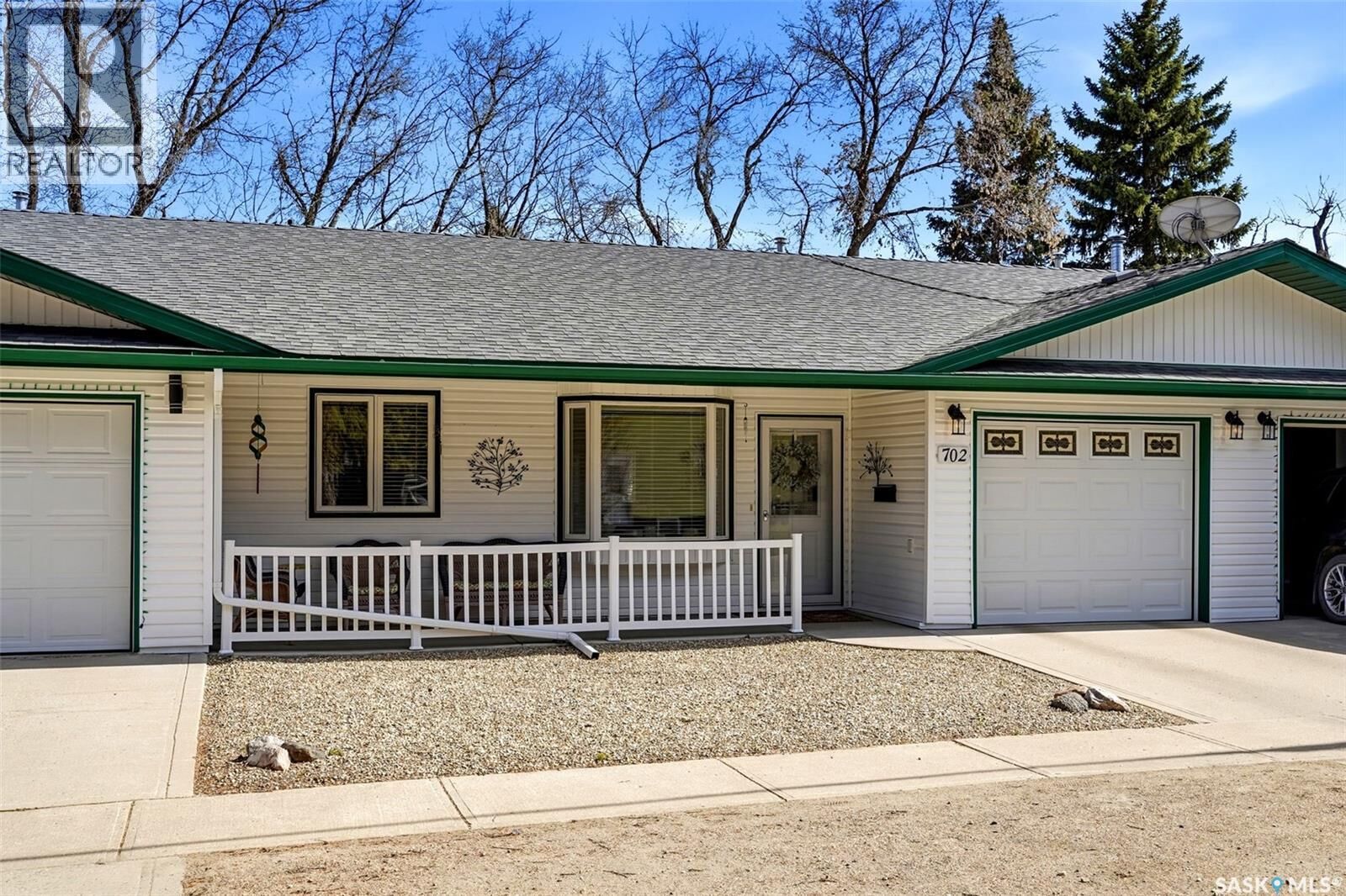 Property Photo:  702 Eden Street  SK S0G 2K0 