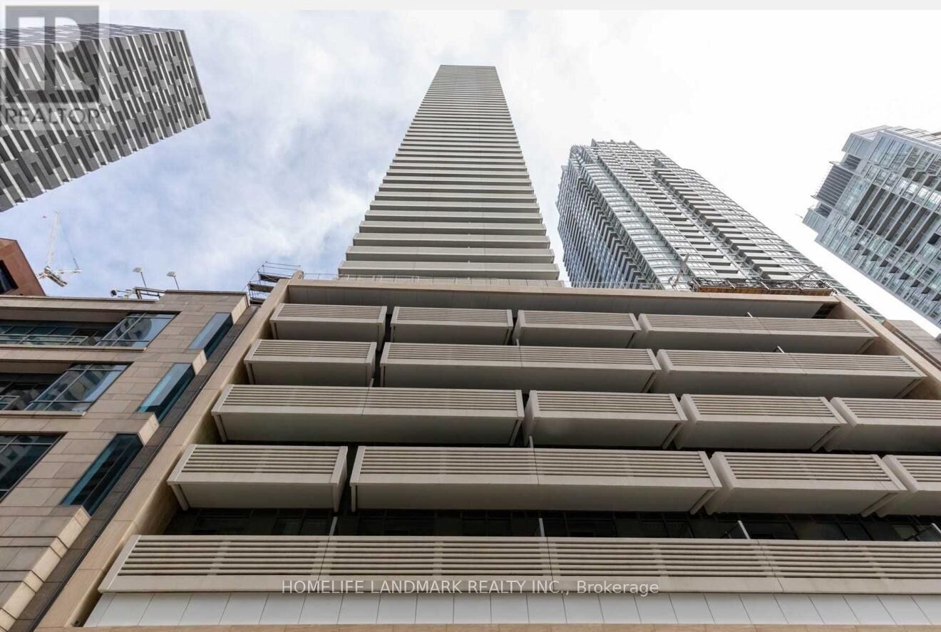 Property Photo: 2221 Yonge Street 2510 ON M4S 2B4