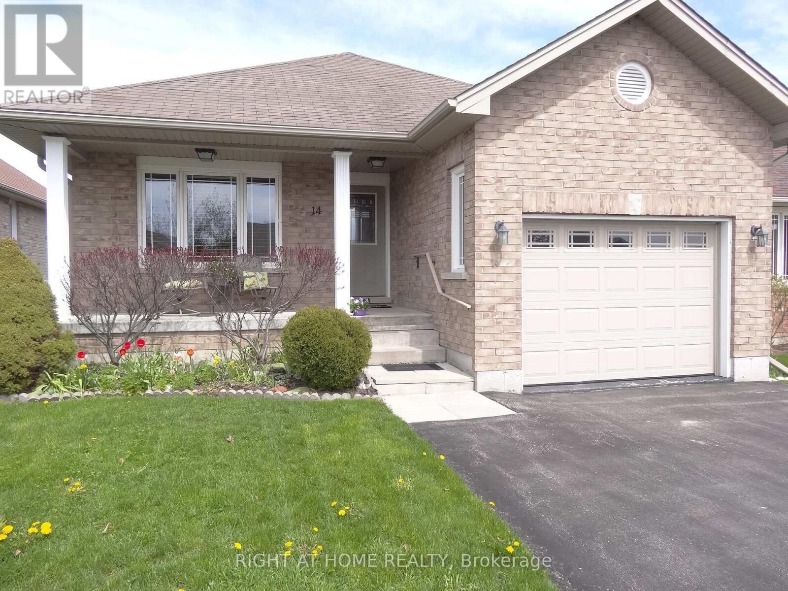 Property Photo:  14 Matchett Crescent  ON K9V 0G8 