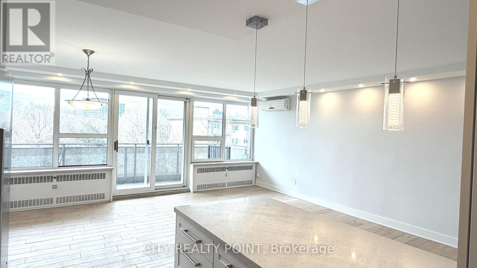 Property Photo: 10 Shallmar Boulevard 811 ON M5N 1J4
