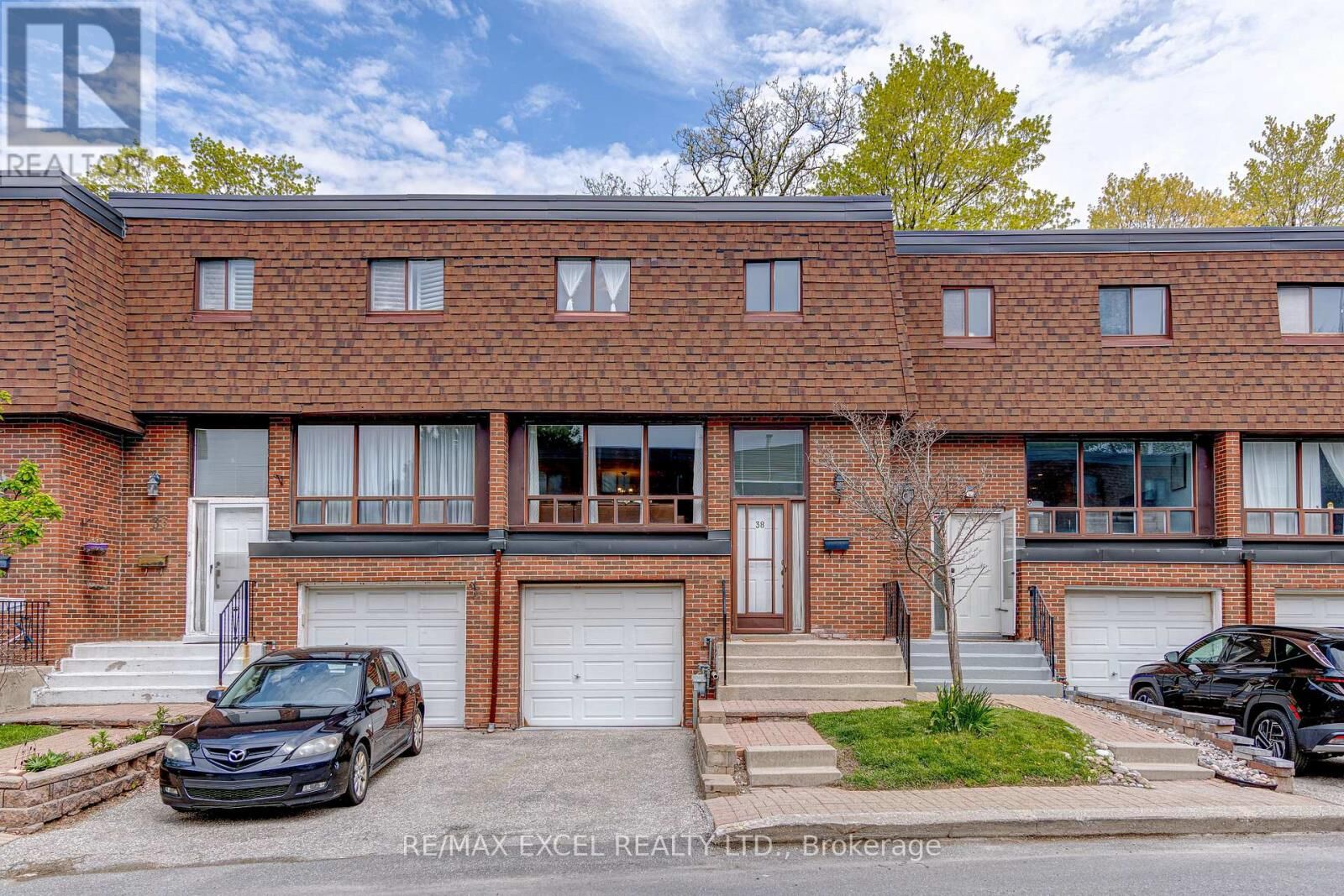 Property Photo:  38 Stately Way  ON L3T 3Z8 