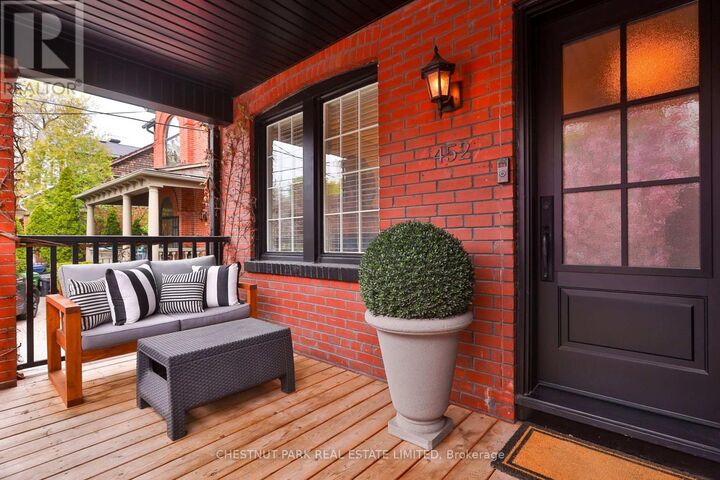 Property Photo:  452 Davisville Avenue  ON M4S 1H8 