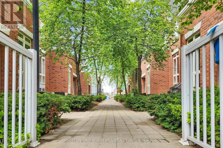 Property Photo: 12 Sudbury Street 1402 ON M6J 3W7