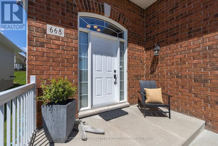 Property Photo:  668 Melrose Street  ON K7M 9G8 
