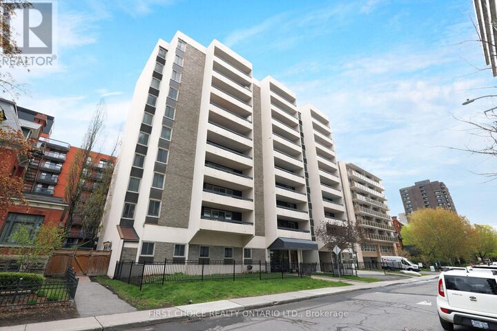 Property Photo: 141 Somerset Street West 703 ON K2P 2H1