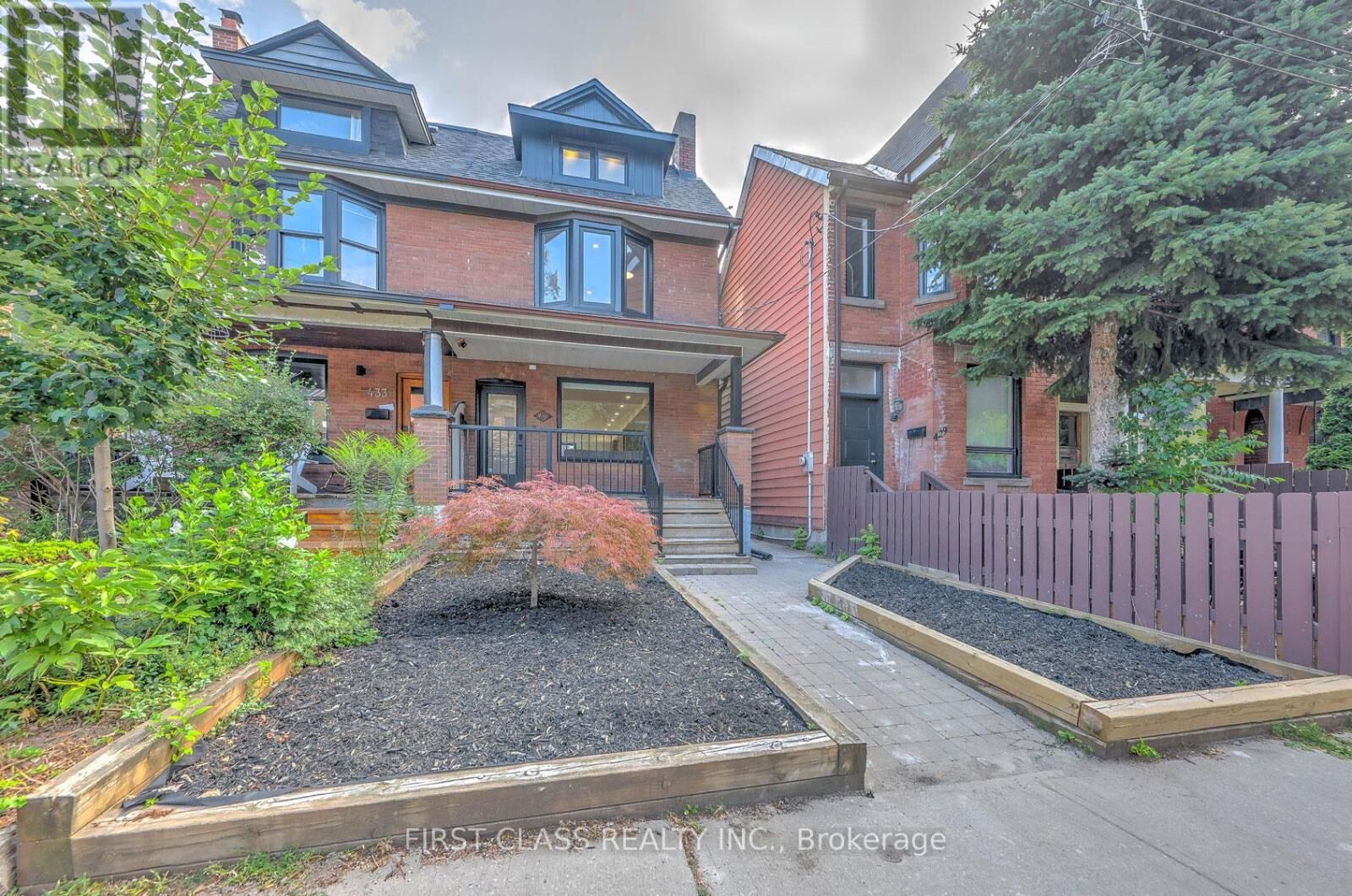 Property Photo:  431 Roxton Road  ON M6G 3R5 