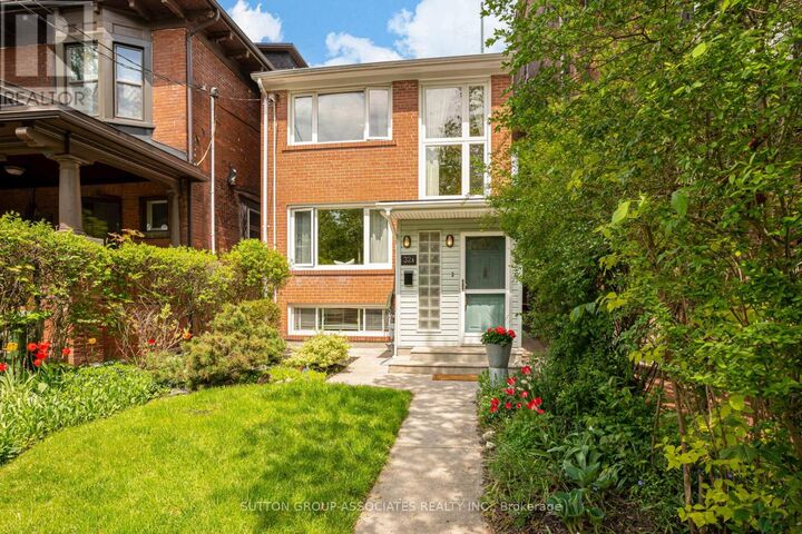 Property Photo: 32A Vermont Avenue ON M6G 1X7