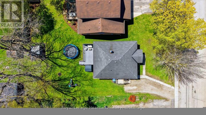 Property Photo: 533 Ainley Street ON N0G 1H0