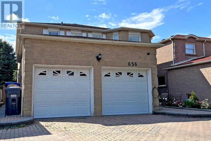 Property Photo:  656 Esprit Crescent  ON L5R 3B9 
