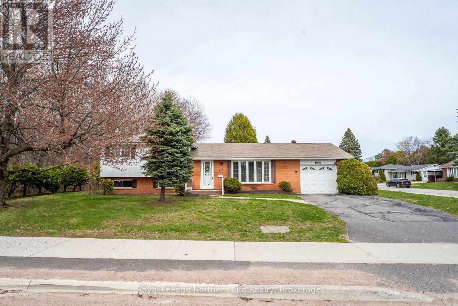 Property Photo:  1608 Parkwood Drive  ON P1B 4R4 