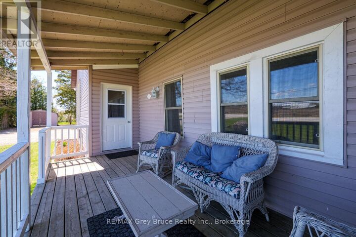 Property Photo: 206 Lindsay Road 30 ON N0H 1Z0