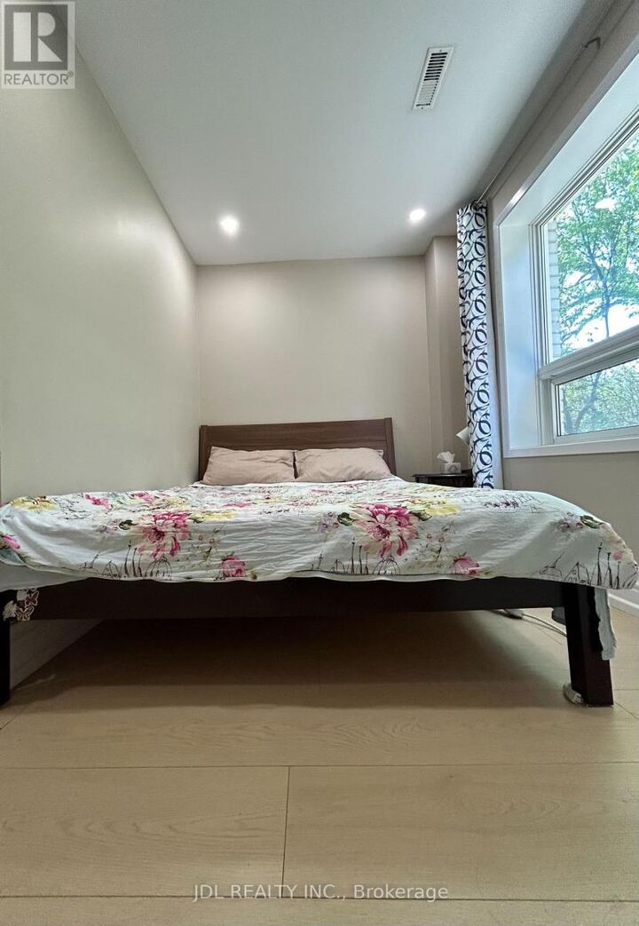 Property Photo:  62 Banstock Dr Drive Unit A  ON M2K 2H6 