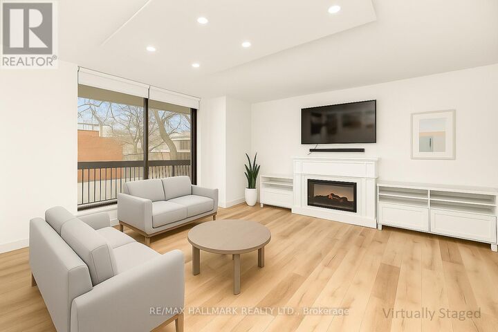 Property Photo:  212 St George Street 203  ON M5R 2N5 