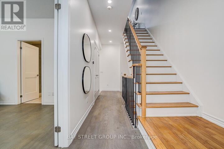Property Photo:  74 Village Parkway East  ON L3R 4Z7 