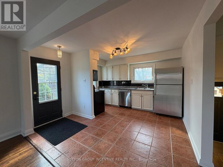Property Photo: 20 Bayview Drive Main ON L4N 3N5