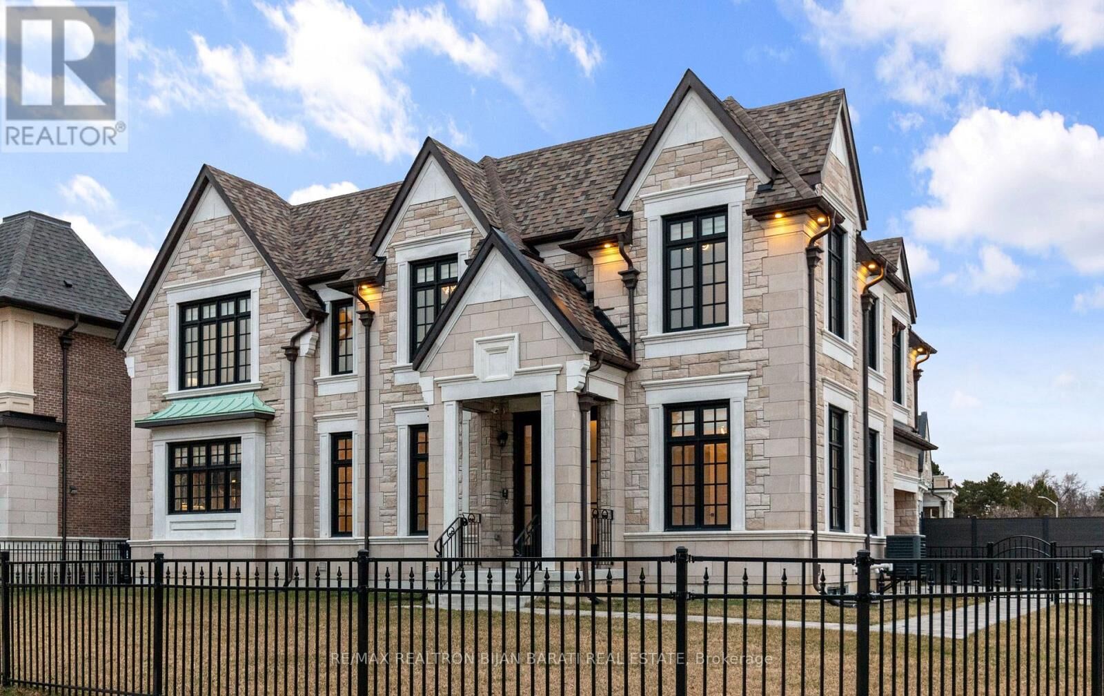 Property Photo:  29 Ballyconnor Court  ON M2M 4C6 