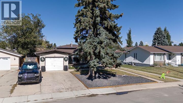 Property Photo: 664 49 Avenue West AB T0L 0T0