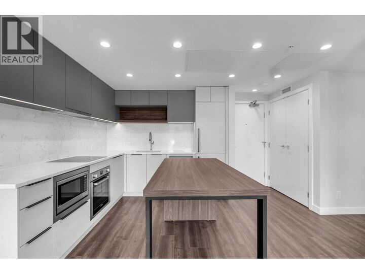 Property Photo: 567 Emerson St 3207 BC V3J 0M8