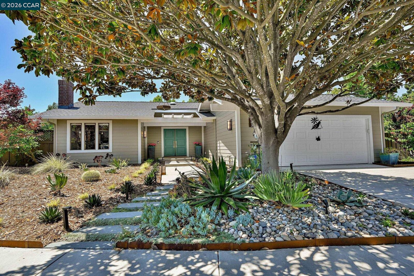 Property Photo: 203 Berkshire Ct CA 94526