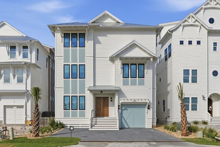 Property Photo: 5935 Gulf Drive FL 32408