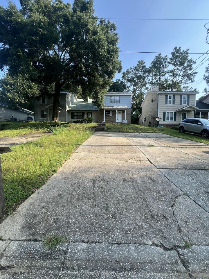 Property Photo:  1219 Walter Avenue  FL 32536 