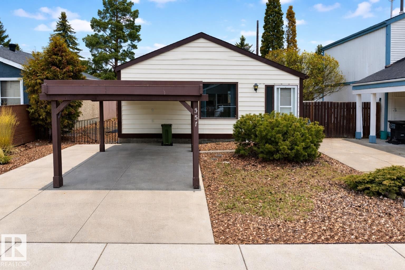 Property Photo:  5514 93A Avenue NW  AB T6B 2K7 
