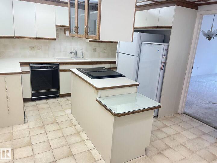 Property Photo:  9375 172 Street NW 21  AB T5T 3C3 