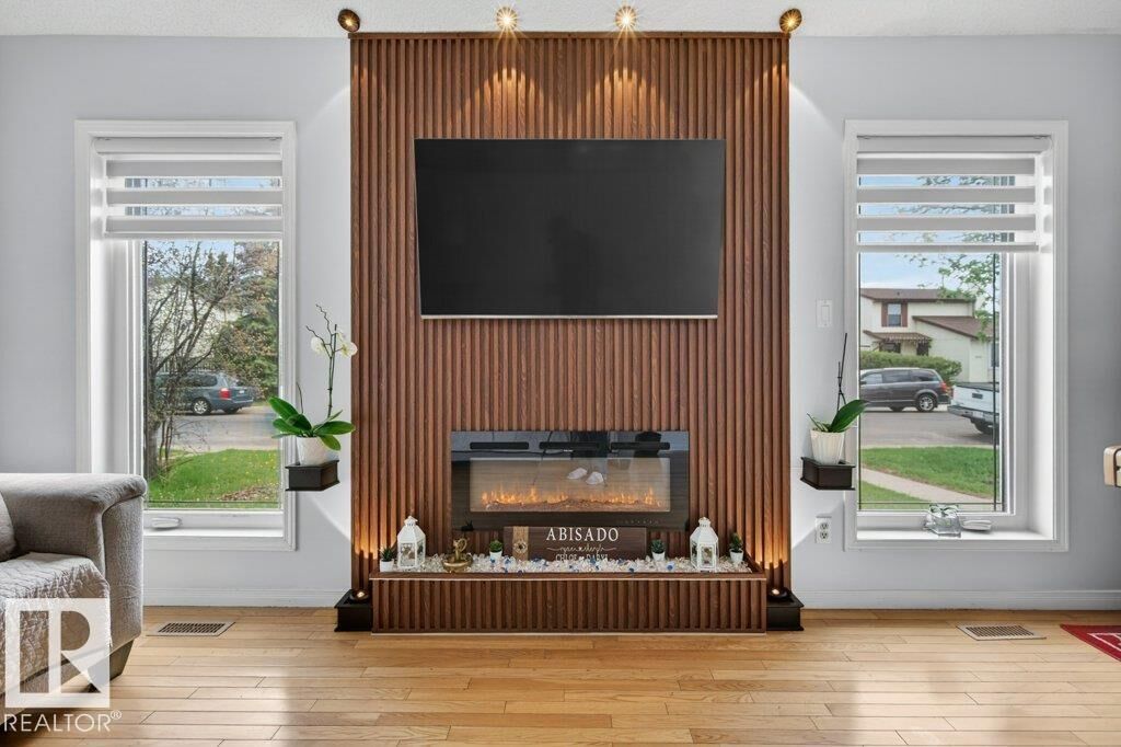 Property Photo:  157 Kiniski Crescent NW  AB T6L 5E2 