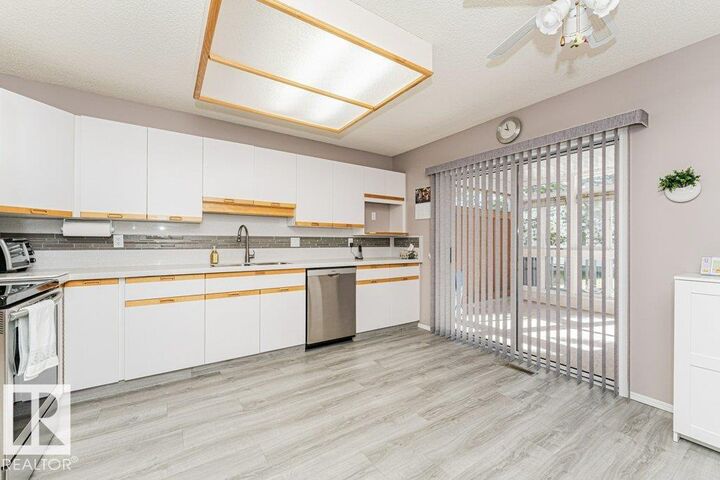 Property Photo:  3242 38 Avenue NW  AB T6T 1J3 