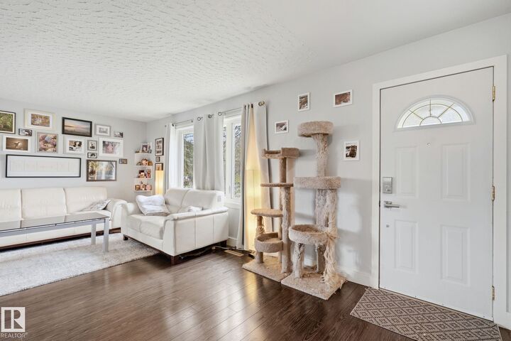 Photo de la propriété:  6219 134 Avenue NW  AB T5A 0L7 