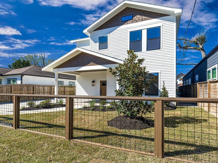 Property Photo:  1207 Tabor Street  TX 77009 