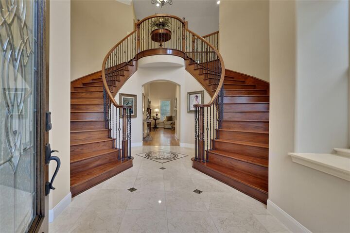 Property Photo:  2814 S Cotswold Manor Drive  TX 77339 