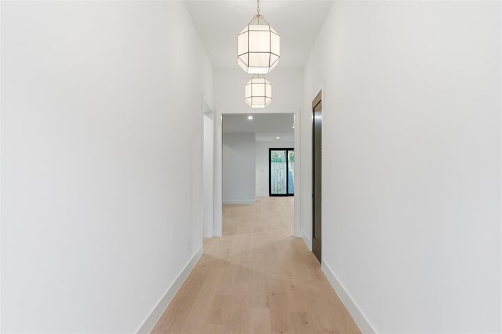Property Photo:  2023 Viking Dr Drive  TX 77018 