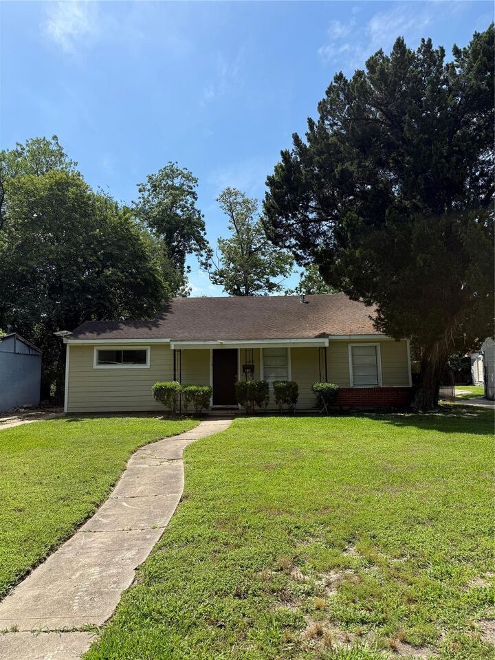 Property Photo:  8108 Wier Drive  TX 77017 