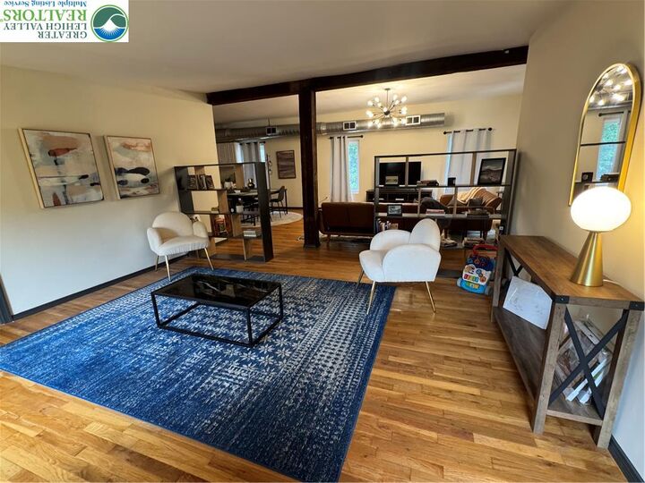 Property Photo:  49 N Delaware Drive 3rd Floor  PA 18042 