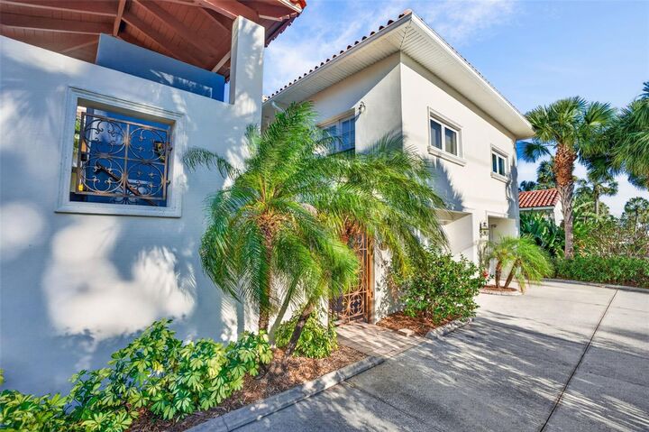 Property Photo:  831 Mandalay Avenue  FL 33767 