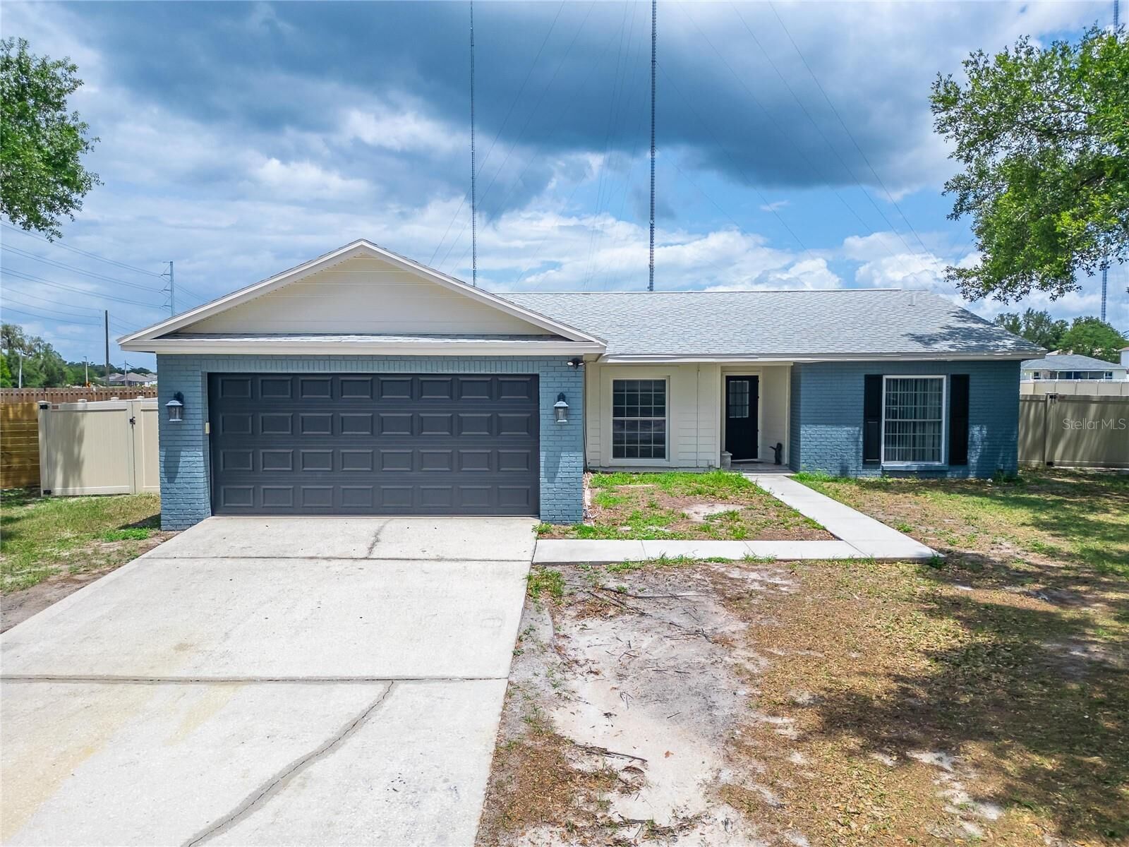 Property Photo:  13318 Hollowbend Lane  FL 33569 