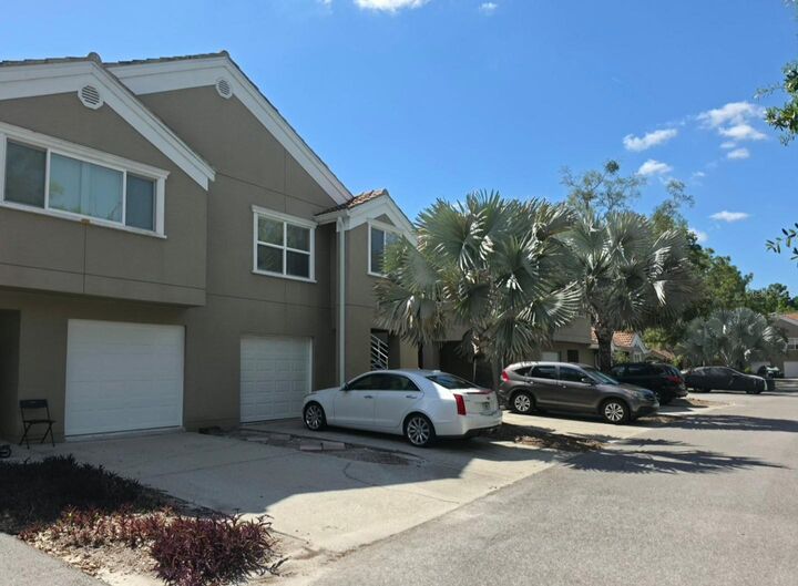 Property Photo: 15215 Amberly Drive 907 FL 33647