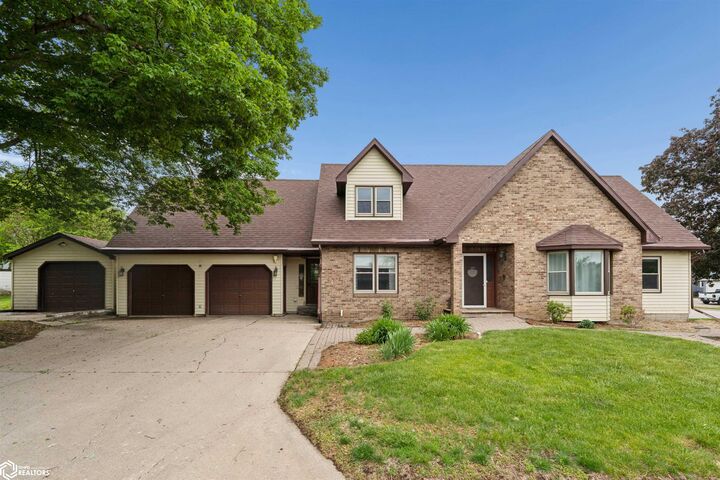 Property Photo:  409 4th Street SW  IA 50247 