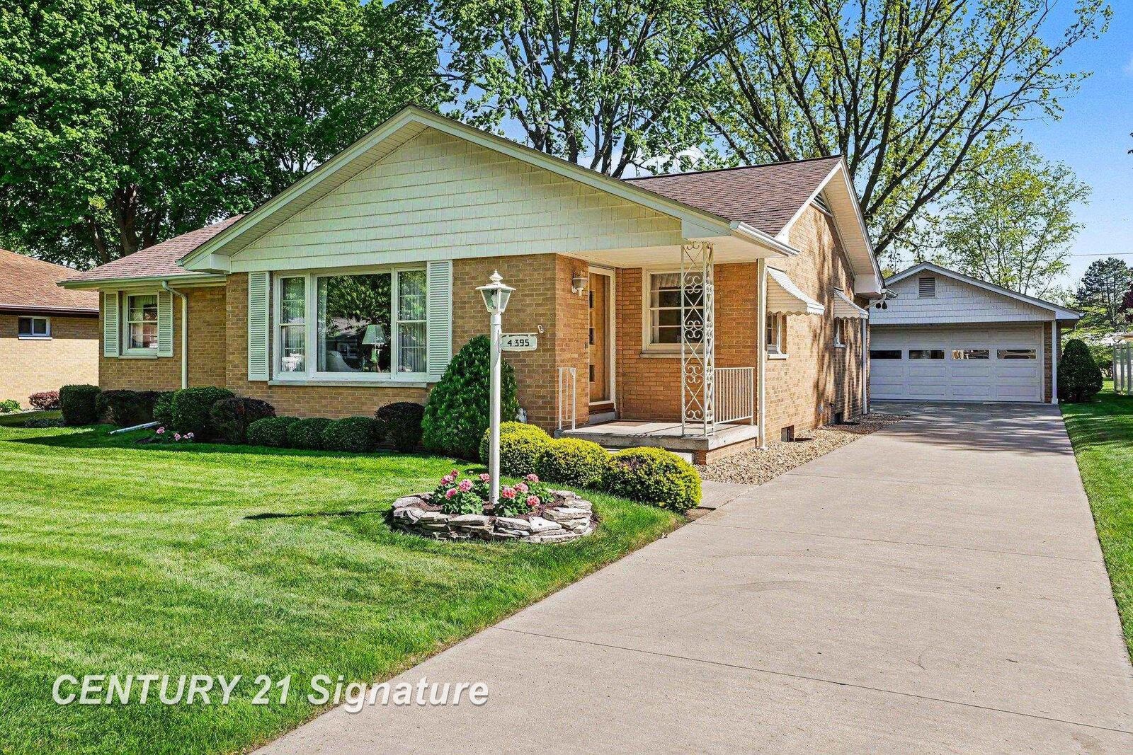 Property Photo:  4395 Ann Street  MI 48603 