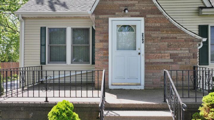 Property Photo:  2562 Midland Road  MI 48706 