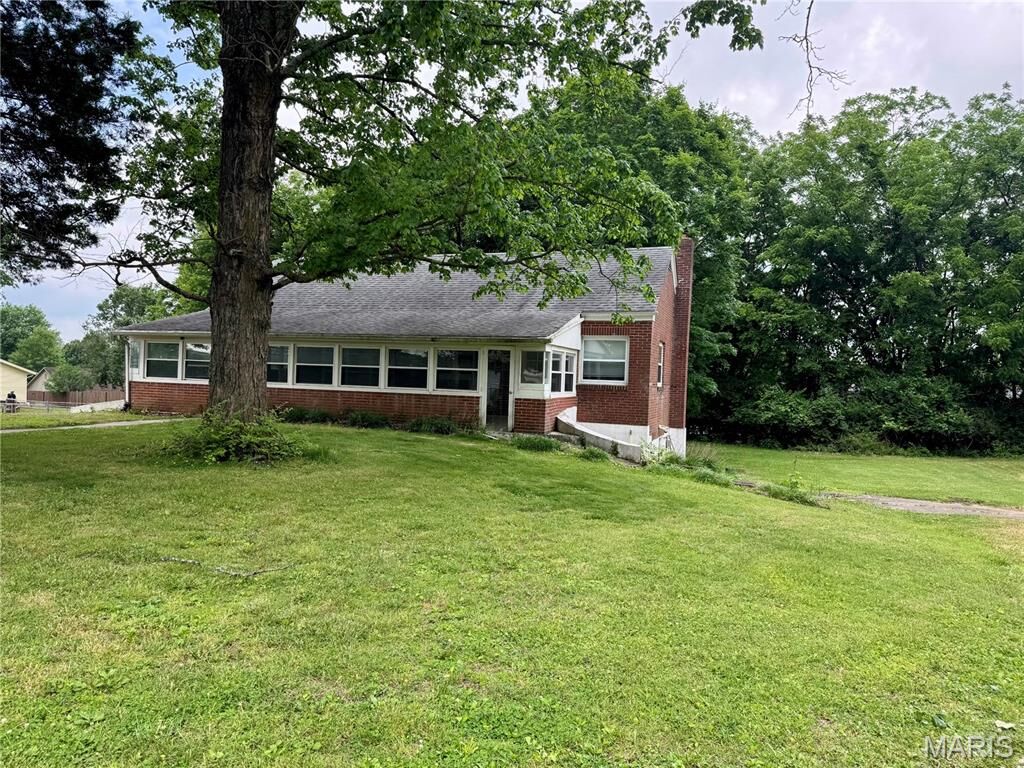 Property Photo: 1224 W Cape Rock Drive MO 63701