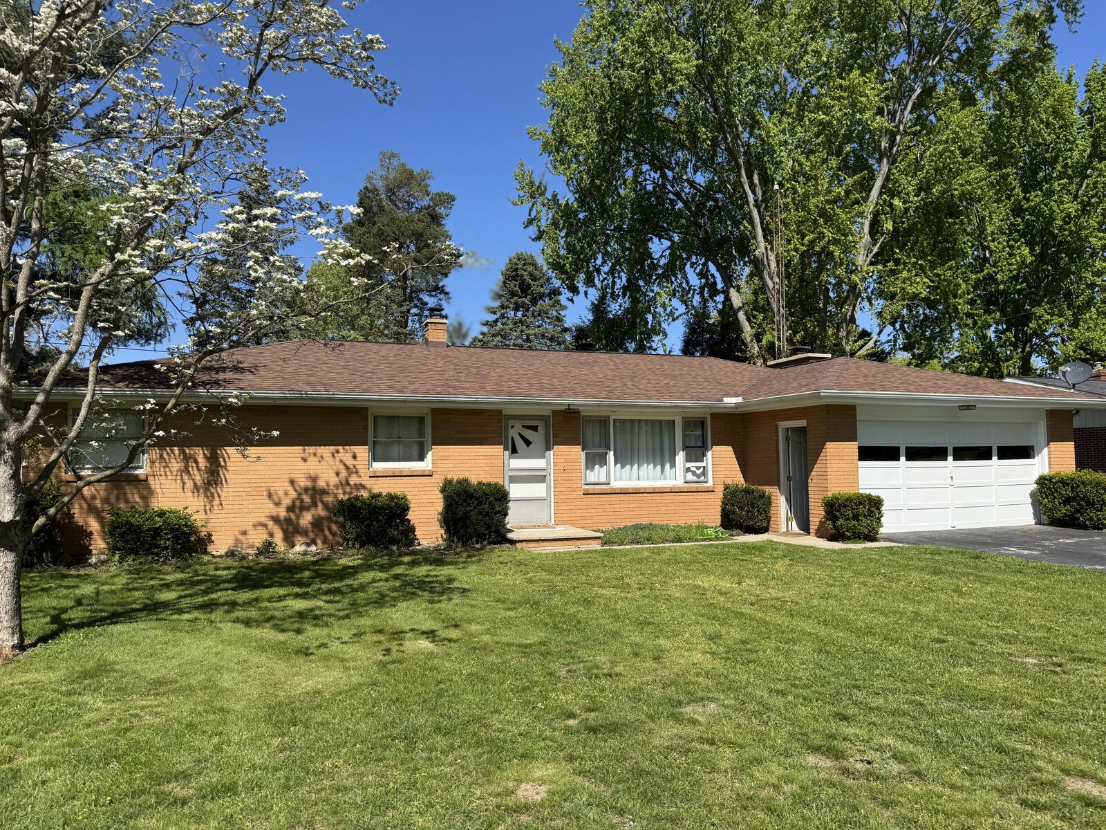 Property Photo:  5634 W Hiawatha Lane  MI 49127 