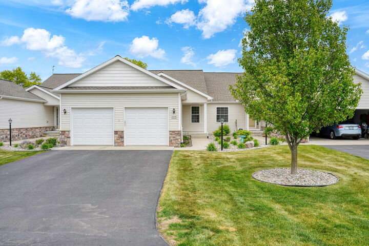 Property Photo: 4015 Eastbridge Circle MI 49285