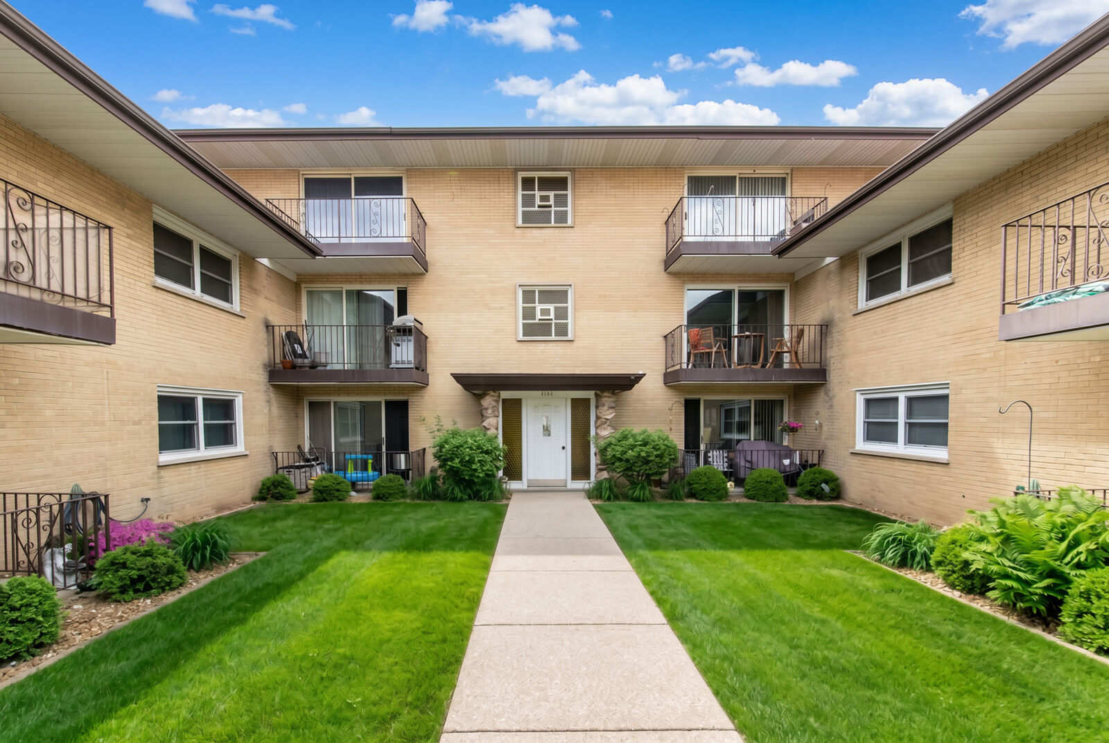 Property Photo:  6126 S Kensington Avenue C  IL 60525 
