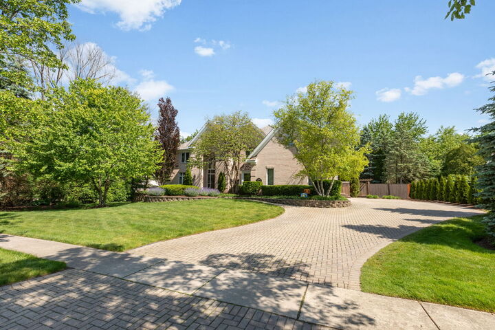 Property Photo: 320 Camelot Lane IL 60048