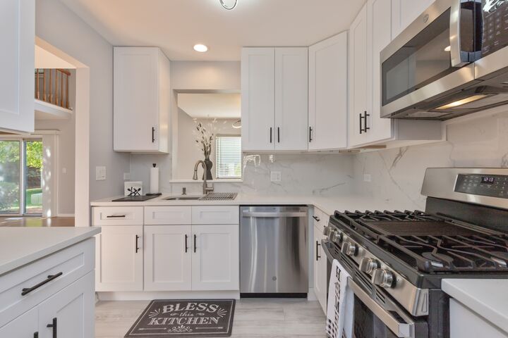Property Photo:  222 Wellington Circle  IL 60031 