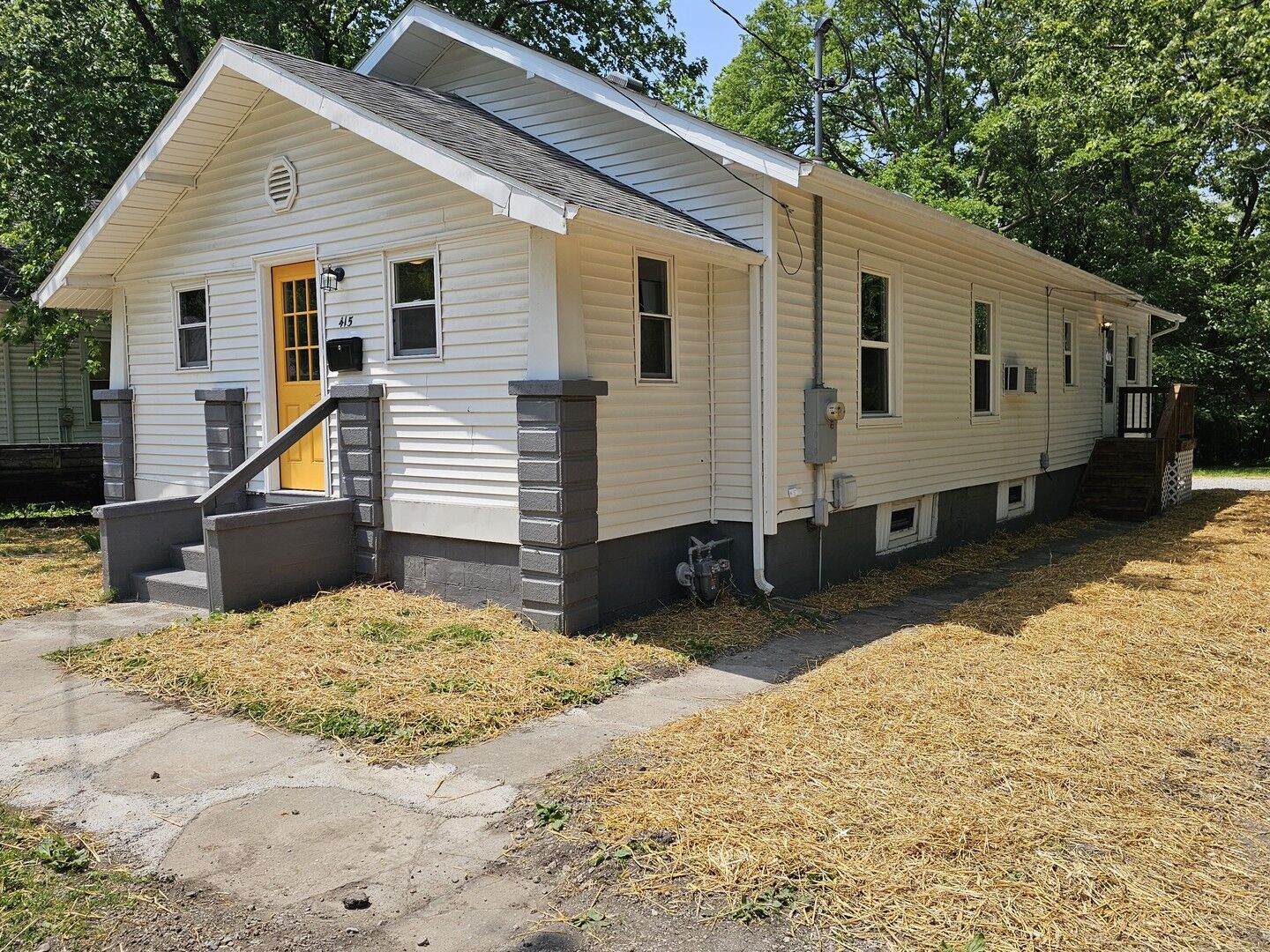 Property Photo:  415 S 21 Street  IL 62864 