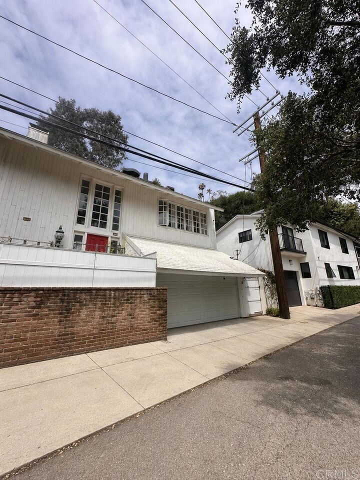Property Photo:  507 W Rustic Rd  CA 90402 
